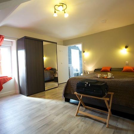 Logis Hotel Le Petit Breuil La Courtine エクステリア 写真