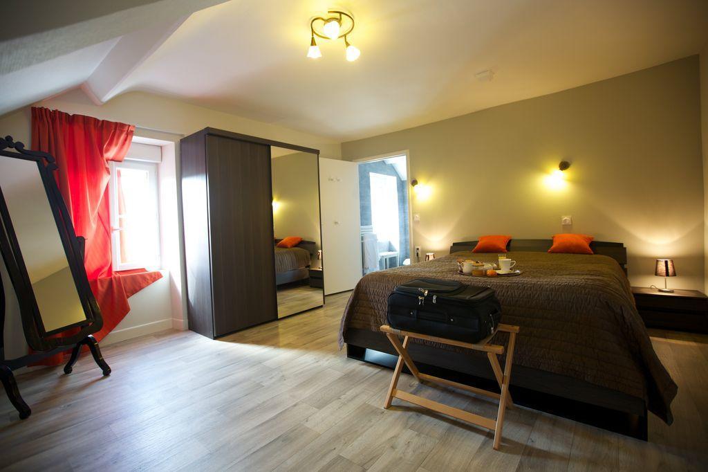 Logis Hotel Le Petit Breuil La Courtine エクステリア 写真